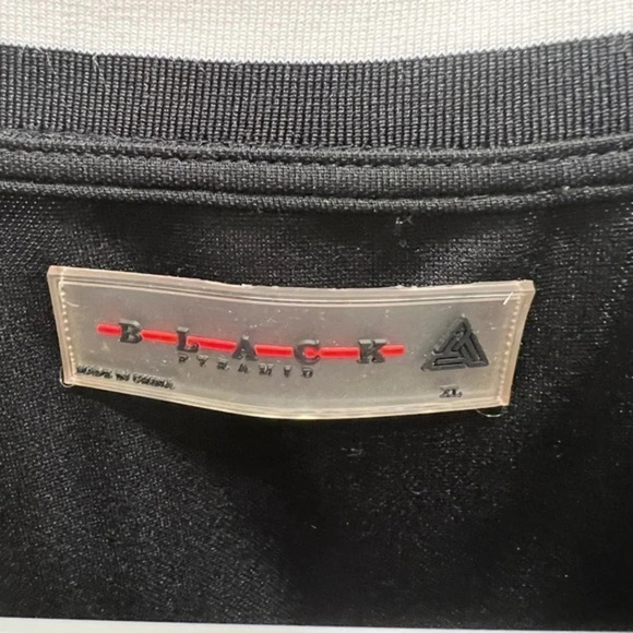 Black pyramid jersey t-shirt - Picture 4 of 5